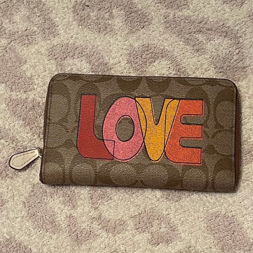COACH Love signature wallet